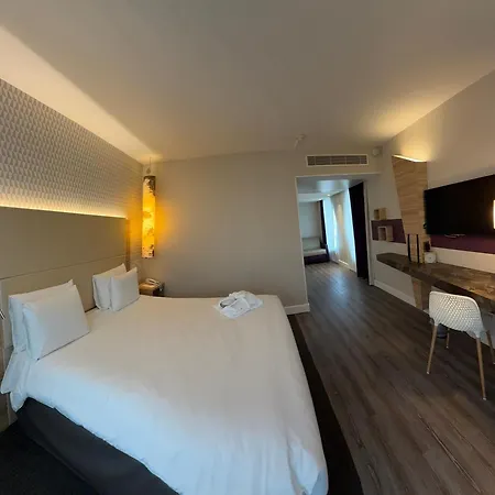 Mercure Paris Orly Aeroport Hotel 4*