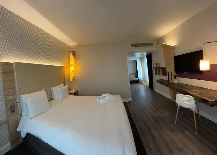 メルキュール パリ オルリー アエロポール ホテル 4*